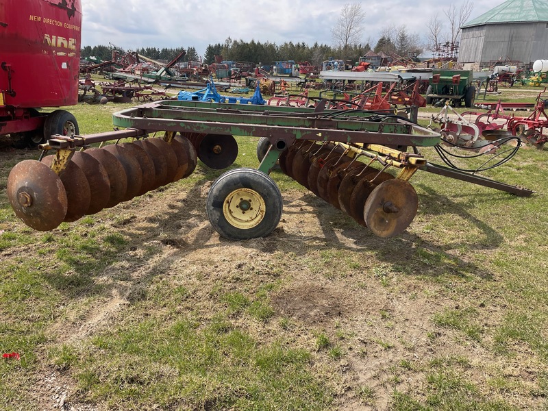 Tillage - Discs  John Deere 210 Disc - 13 Foot Photo
